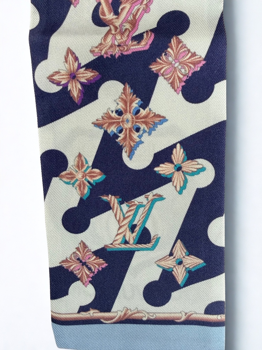 Louis Vuitton "Into Louis" Silk Bandeau – Bleu Gris – NIB/NWT - Picture 5 of 7